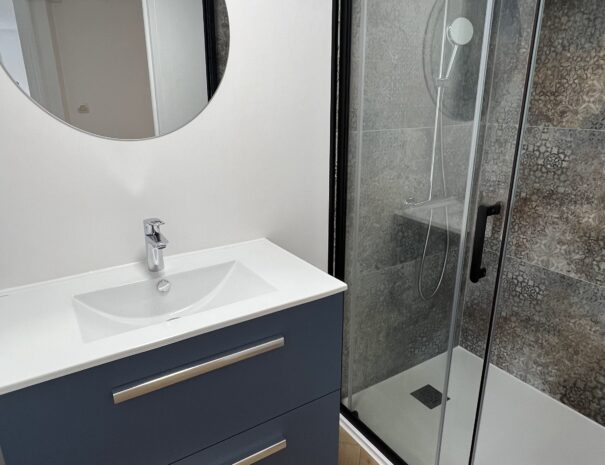 Salle d'eau (avec WC séparés), étage inférieur